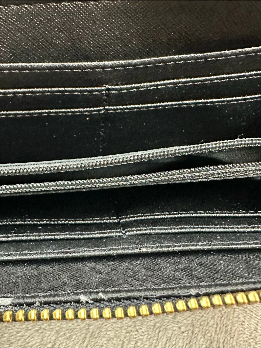 Fossil Black Cowhide Leather Zip Around Wallet Gold Hardware Pebbled Clutch